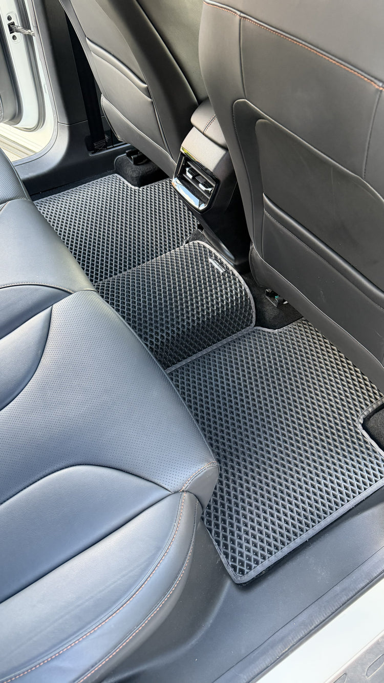 Grey diamond-pattern EVA mats covering the rear passenger footwells of an MG HS